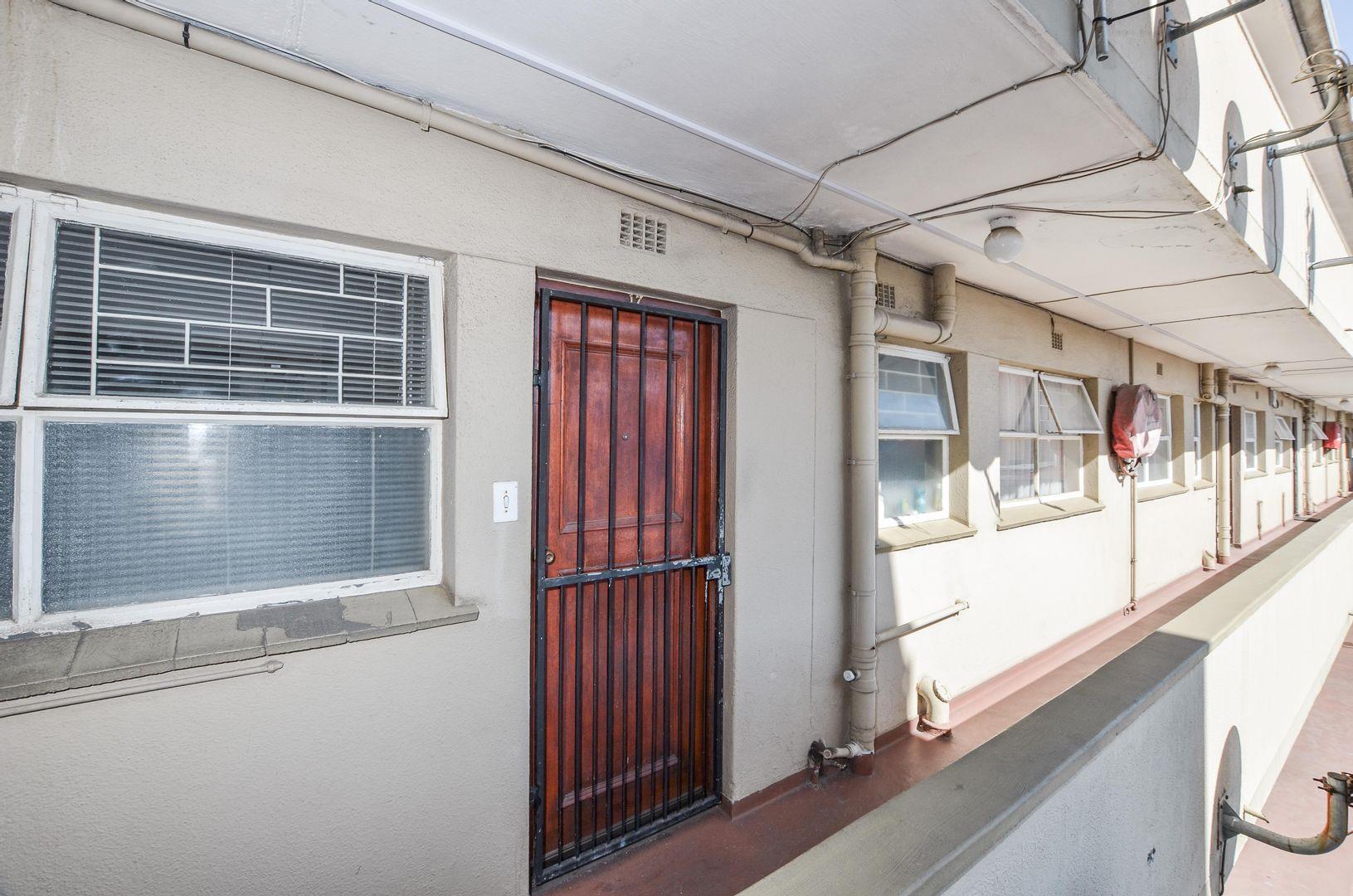 2 Bedroom Property for Sale in Goodwood Estate Western Cape